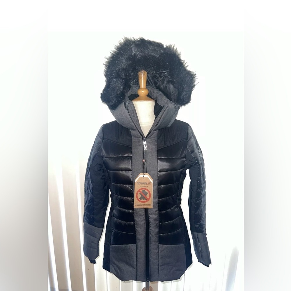 NWT Avalanche Ski Jacket Hooded & Waterproof Women’s Small MSRP $189.00